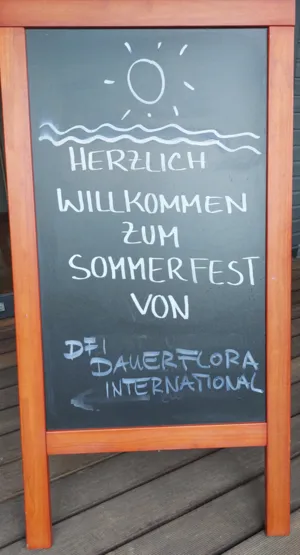Welcome board for the DFI DAUERFLORA International summer party at Golf Lounge