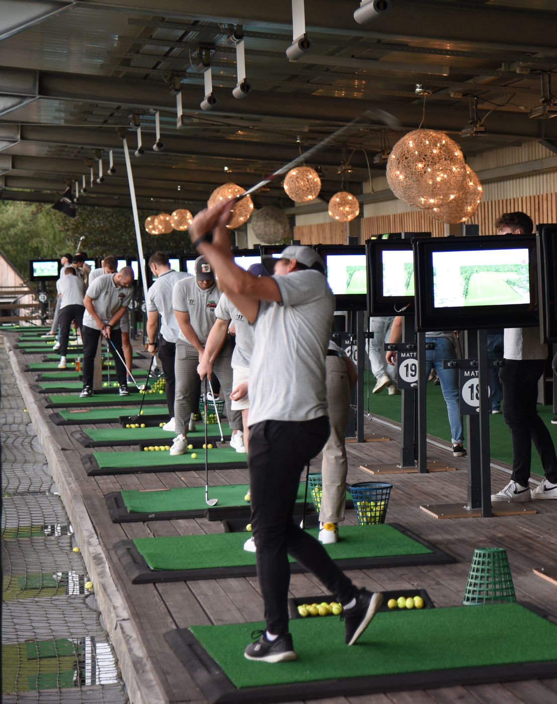 Überdachte Driving Range Hamburg mit Flutlicht