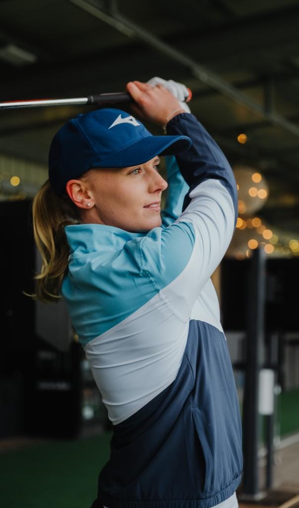 High-Tech Golf Simulator Golf Lounge