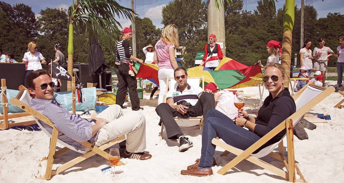 Summer party event location Golf Lounge Hamburg with guests