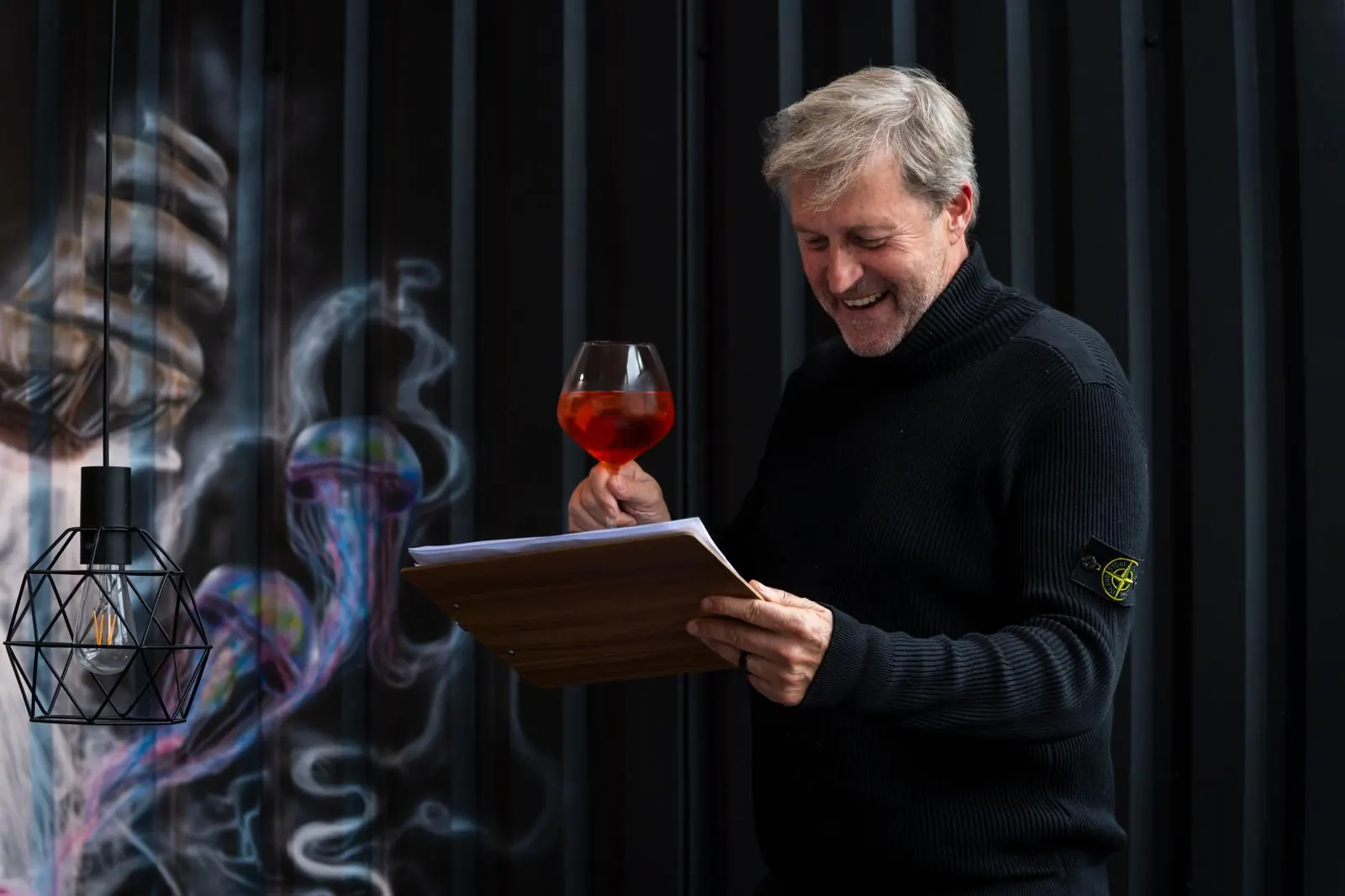Ansprache mit Aperitif vor der Graffiti-Wand der Wassersportstation